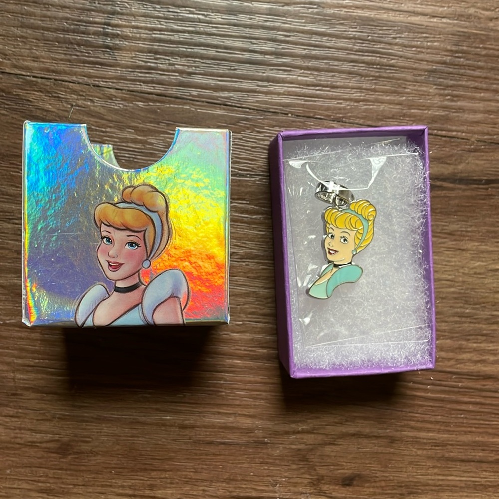 Disney Snow White Silver Charm